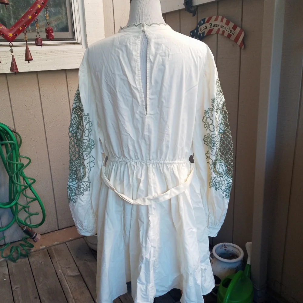 Dress - Picture 2 of 3